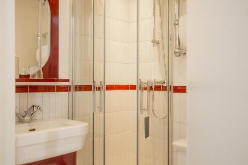 Habitación Clásica del hotel Salvia Paris. Foto 3