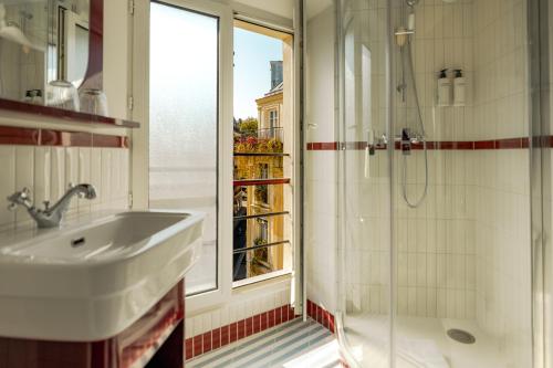 Habitación Clásica del hotel Salvia Paris. Foto 5