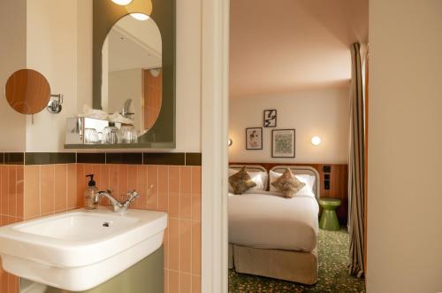 Habitación Superior del hotel Salvia Paris. Foto 5