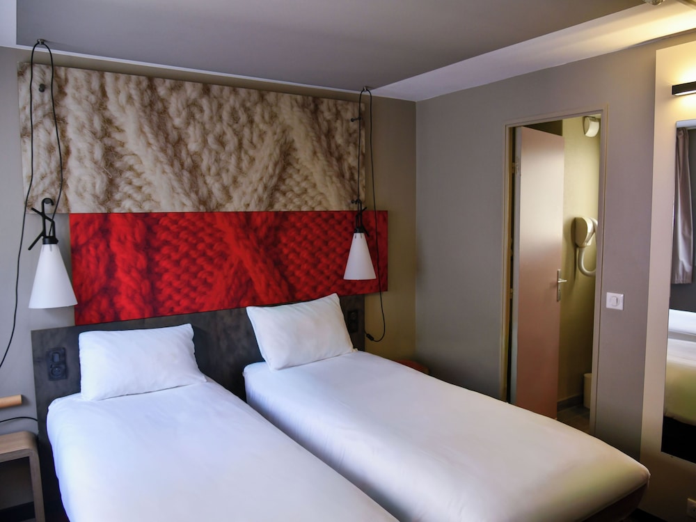 Habitación estándar, 2 camas individuales del hotel Ibis Paris Canal Saint Martin. Foto 6