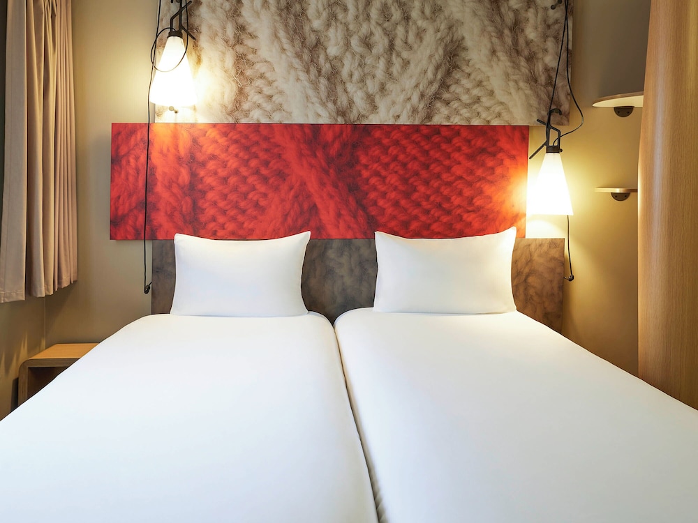 Habitación estándar, 2 camas individuales del hotel Ibis Paris Canal Saint Martin. Foto 9
