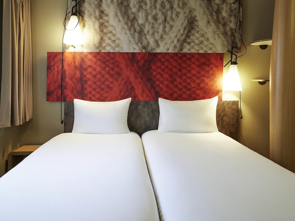 Habitación estándar, 2 camas individuales del hotel Ibis Paris Canal Saint Martin. Foto 1