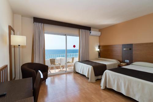 Habitación Triple con vistas a la ciudad del hotel Rincon Sol. Foto 5