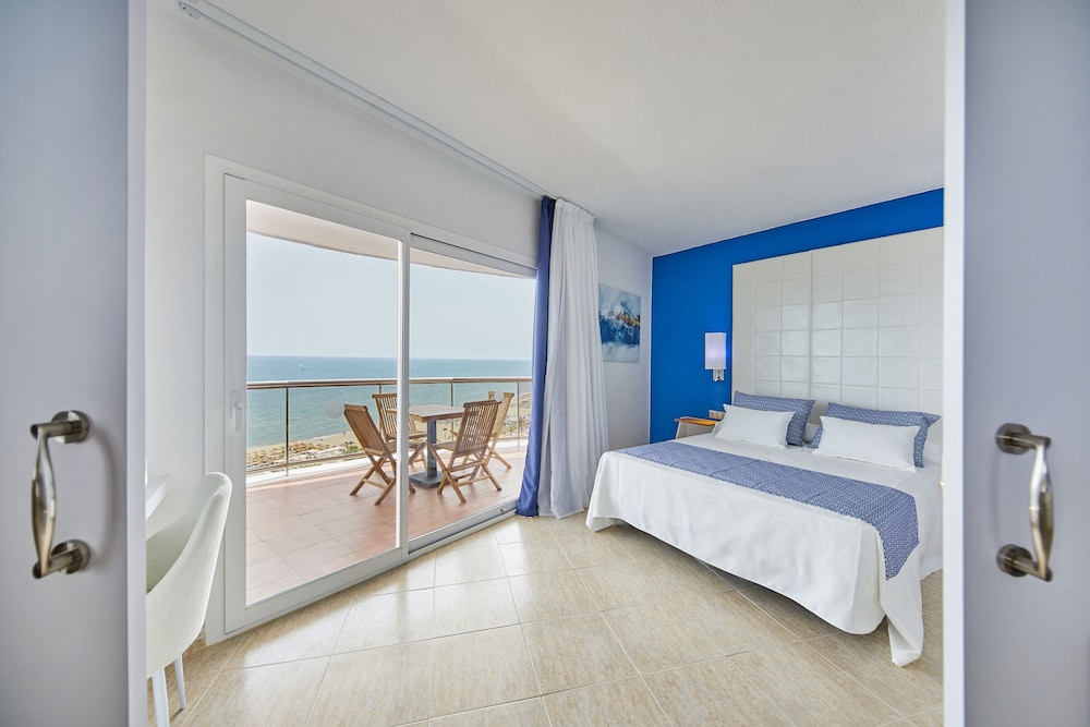 Habitación junior doble, vistas al mar del hotel Ibersol Torremolinos Beach. Foto 2
