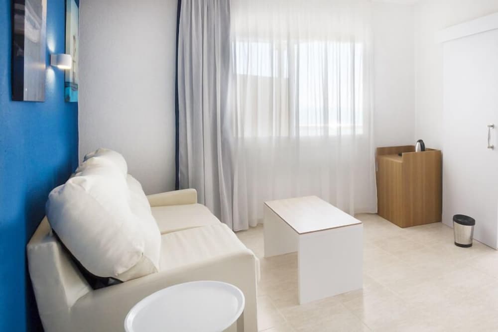Habitación junior doble, vistas al mar del hotel Ibersol Torremolinos Beach. Foto 6