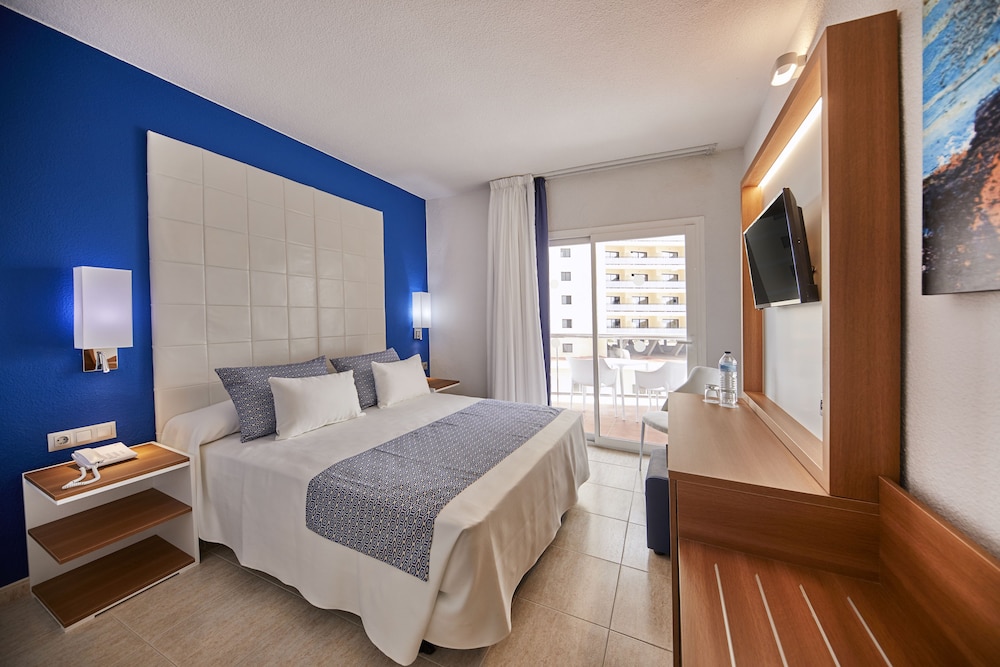 Habitación doble, vistas parciales al mar del hotel Ibersol Torremolinos Beach. Foto 1