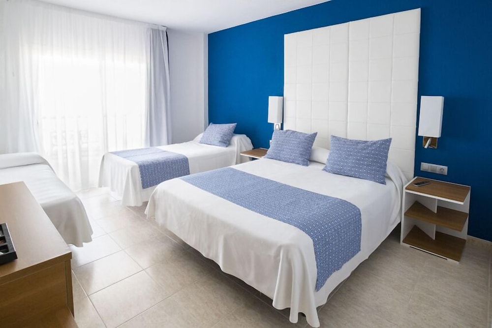 Habitación cuádruple, vistas parciales al mar (213603776) del hotel Ibersol Torremolinos Beach