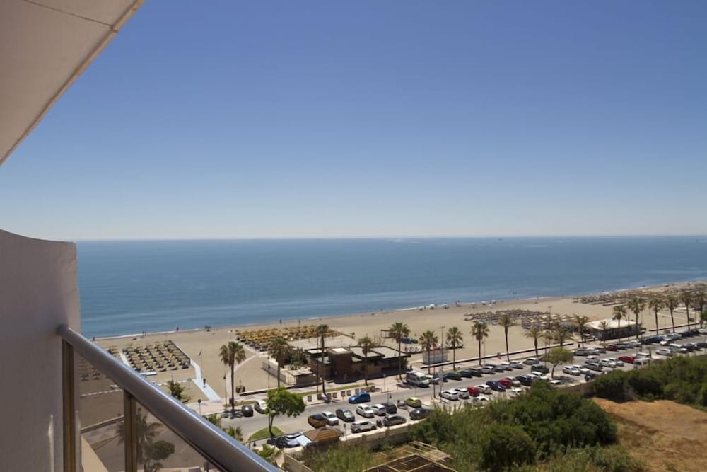 Habitación triple familiar, vistas al mar del hotel Ibersol Torremolinos Beach. Foto 2