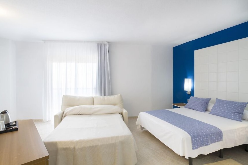 Habitación cuádruple familiar, vistas al mar del hotel Ibersol Torremolinos Beach