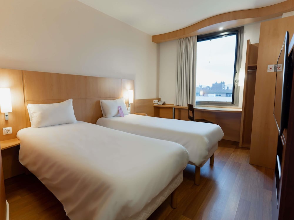 Habitación con 2 camas individuales, 2 camas individuales del hotel Ibis Barcelona Mollet. Foto 1