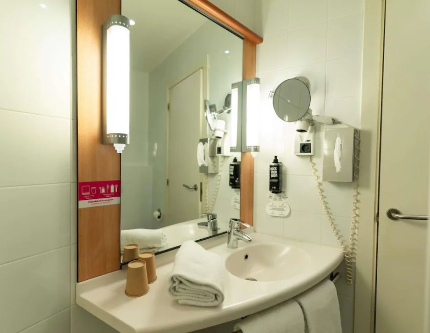 Habitación Confort doble del hotel Ibis Barcelona Mollet. Foto 6
