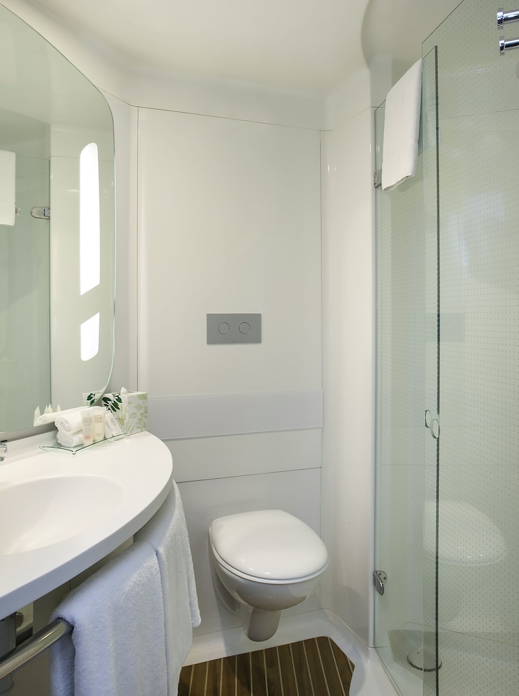 Habitación con 2 camas individuales, 2 camas individuales del hotel Ibis Barcelona Mollet. Foto 9