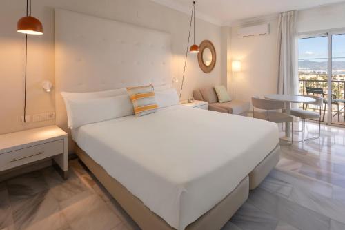 Suite Junior del hotel Sol Málaga Guadalmar. Foto 1