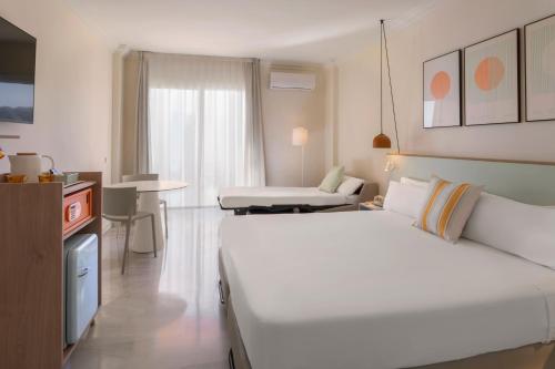 Habitación Familiar del hotel Sol Málaga Guadalmar. Foto 2