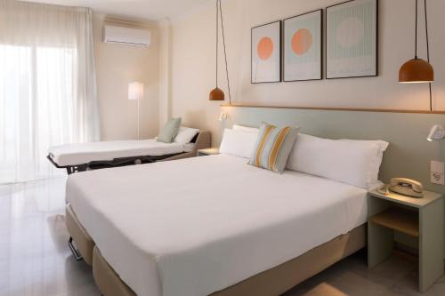 Habitación Familiar del hotel Sol Málaga Guadalmar. Foto 3