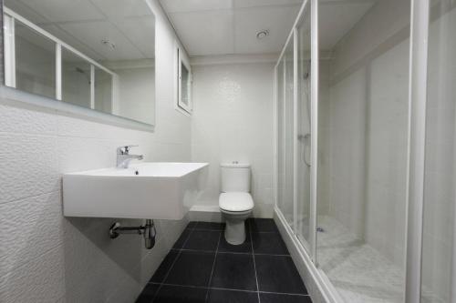 Habitación Doble Económica sin balcón - 2 camas individuales del hotel Marbel. Foto 1