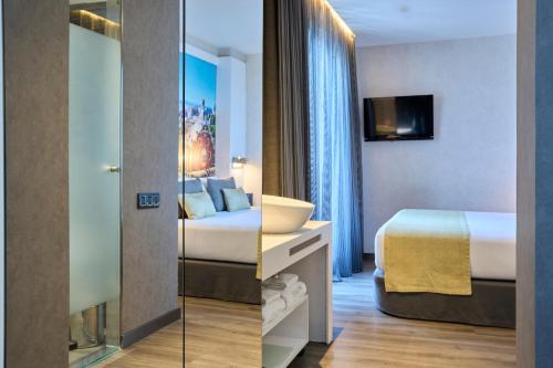 Suite con piscina privada del hotel Catalonia Gran Vía Bcn. Foto 4