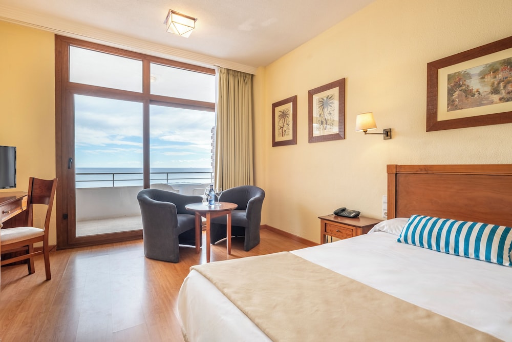 Habitación Deluxe, vistas al mar del hotel Leonardo Hotels Gran Cervantes. Foto 5