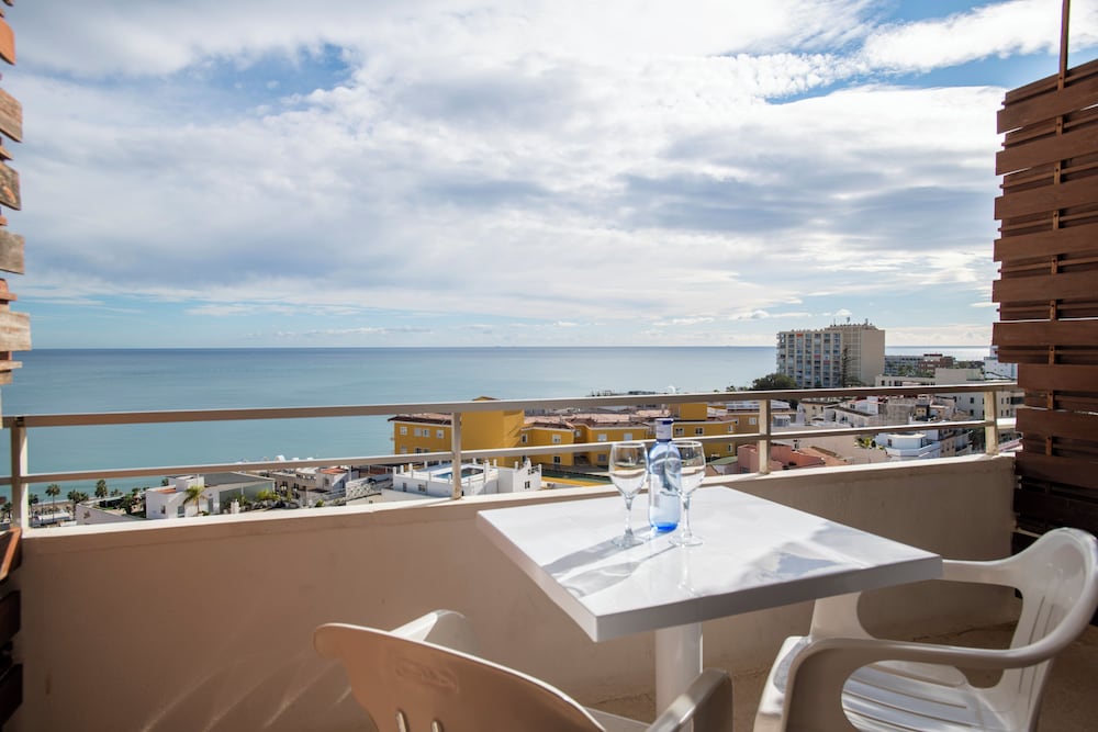 Habitación Deluxe, vistas al mar del hotel Leonardo Hotels Gran Cervantes. Foto 7