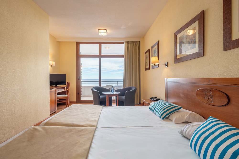 Habitación familiar, vistas al mar del hotel Leonardo Hotels Gran Cervantes. Foto 3