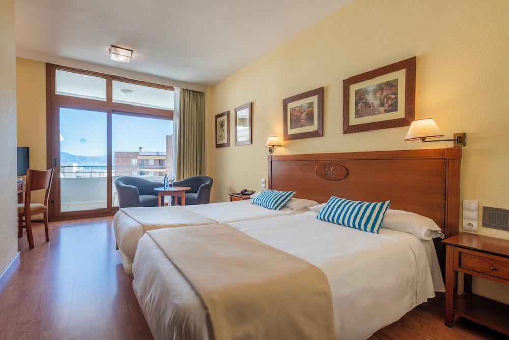 Habitación superior (Side Sea View) del hotel Leonardo Hotels Gran Cervantes. Foto 2