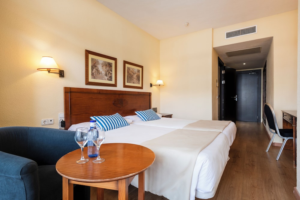 Habitación Confort del hotel Leonardo Hotels Gran Cervantes. Foto 3