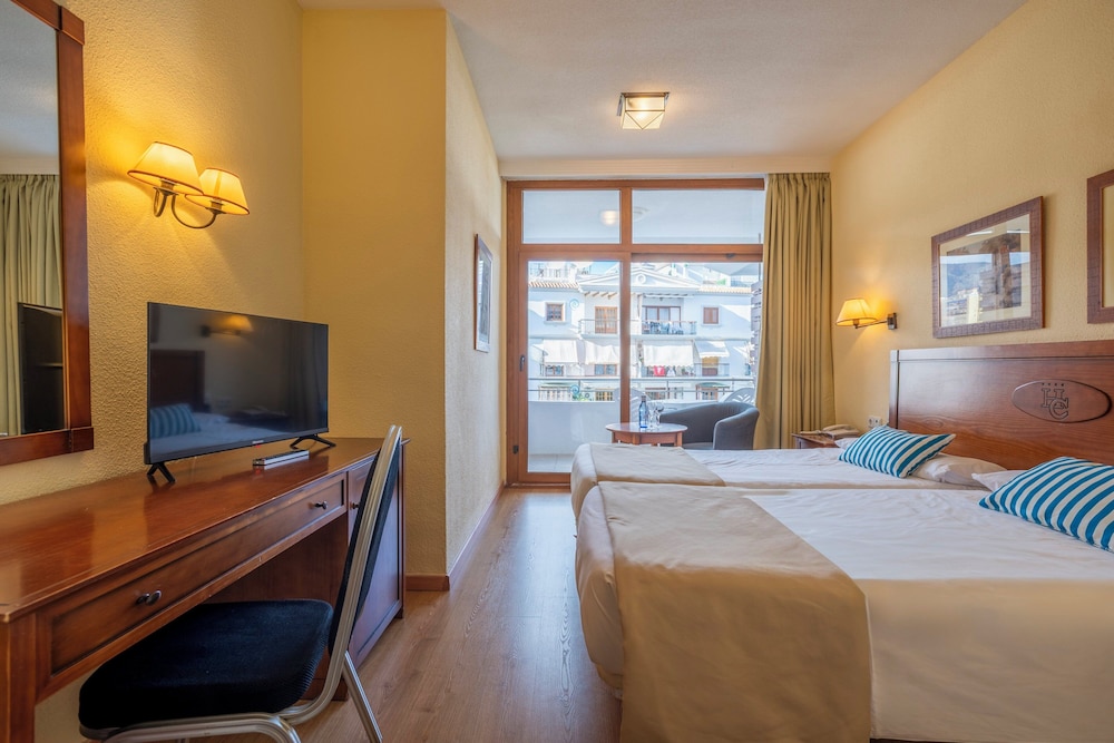 Habitación Económica del hotel Leonardo Torremolinos Costa Del Sol. Foto 6