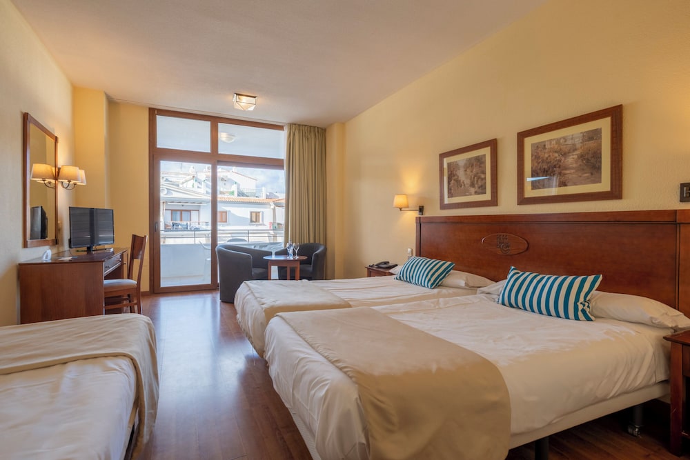 Habitación Económica del hotel Leonardo Torremolinos Costa Del Sol. Foto 7