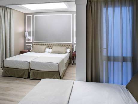 Habitación triple del hotel Catalonia Passeig De Gràcia. Foto 2