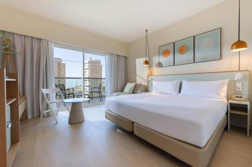 Habitación Superior del hotel Sol Principe. Foto 1