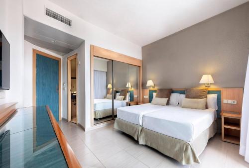 Habitación Sol con vistas laterales al mar del hotel Sol Principe. Foto 3