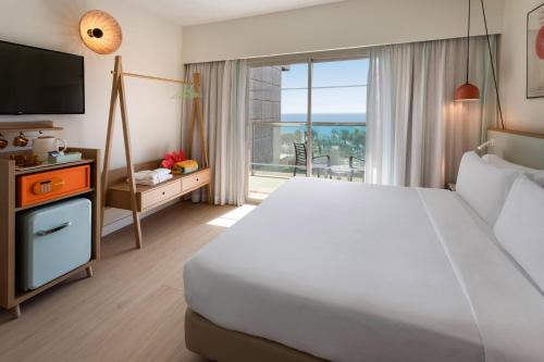 Habitación Superior con vistas laterales al mar del hotel Sol Principe. Foto 2