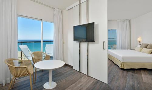 Suite Junior Sol con vistas frontales al mar del hotel Sol Principe