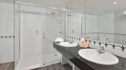 Suite Junior Sol con vistas frontales al mar del hotel Sol Principe. Foto 5