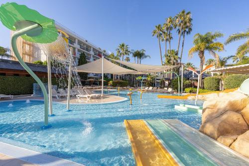 Suite Familiar Sol con vistas al Splash del hotel Sol Principe