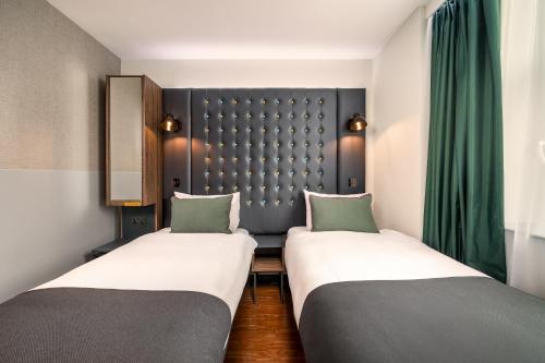 Habitación Doble con 2 camas, acogedora y con vistas del hotel Point A - Westminster, London. Foto 2