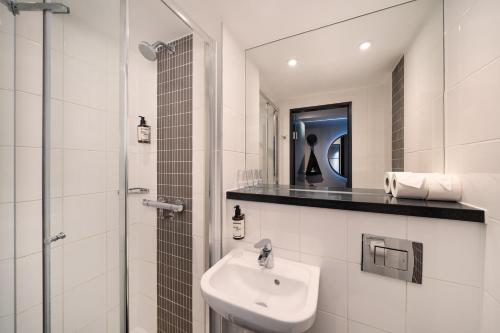 Habitación Doble acogedora sin ventanas del hotel Point A - Westminster, London. Foto 2