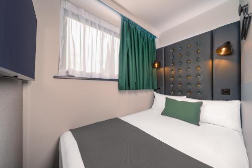 Habitación acogedora, individual, interior y cuenta con ventana del hotel Point A - Westminster, London