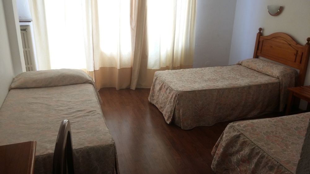 Habitación triple del hotel Torremolinos Centro by Croma