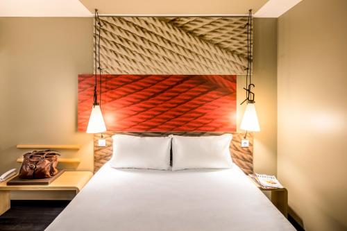 Habitación Doble Estándar del hotel Ibis Faro Algarve. Foto 10