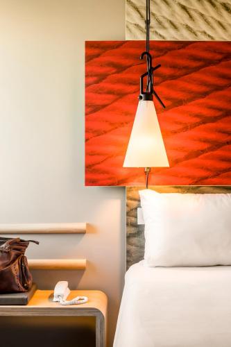 Habitación Doble Estándar del hotel Ibis Faro Algarve. Foto 12