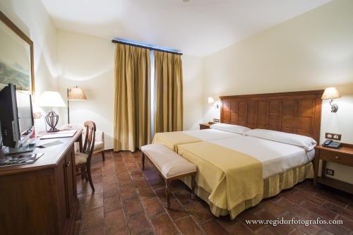 Habitación Doble Superior - 2 camas del hotel Hospedium Cortijo Santa Cruz. Foto 3