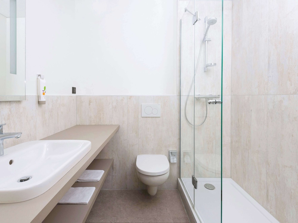Habitación Estándar con 1 cama doble del hotel Ibis Styles Macon Centre. Foto 4