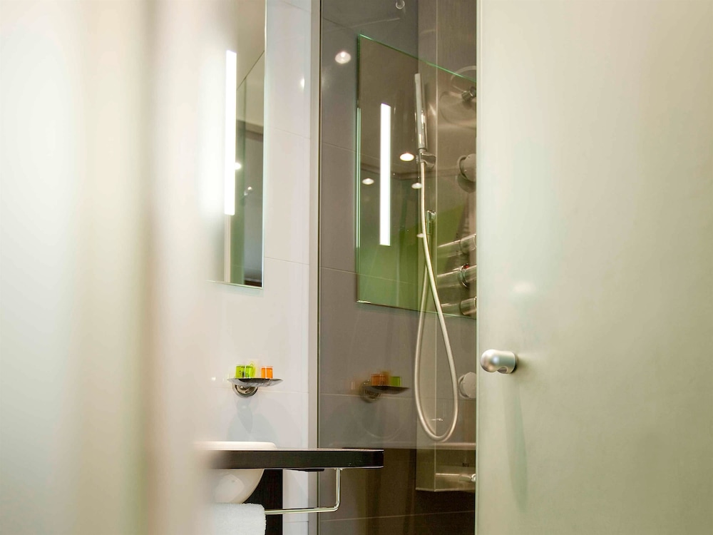 Habitación Standard con dos camas individuales del hotel Ibis Styles Rennes Centre Gare Nord. Foto 4