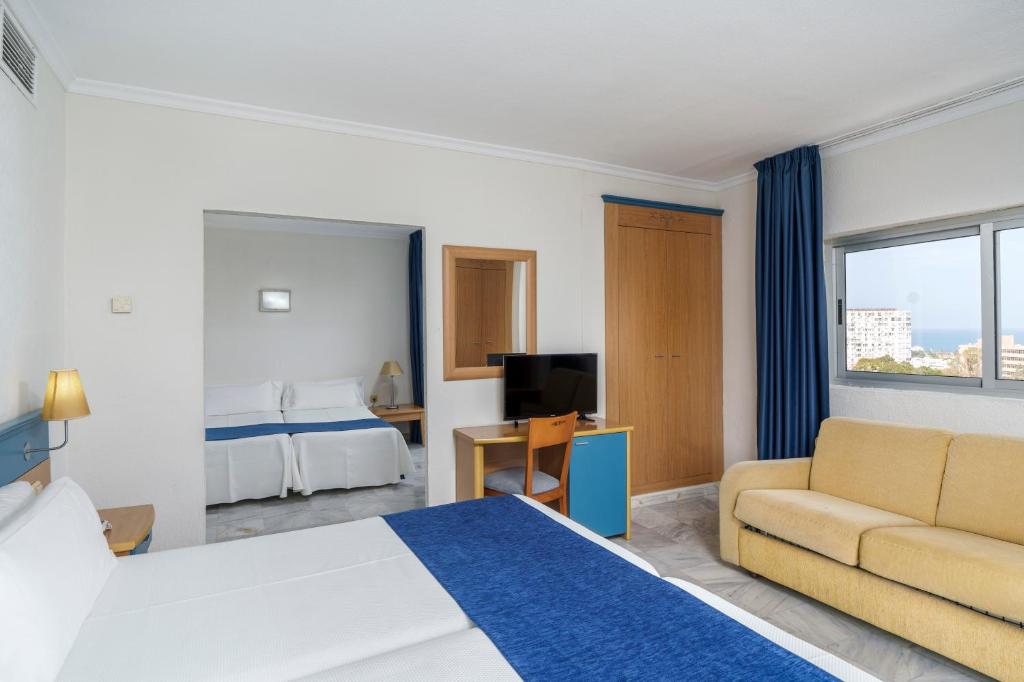 Habitación familiar del hotel AluaSun Costa Park. Foto 1