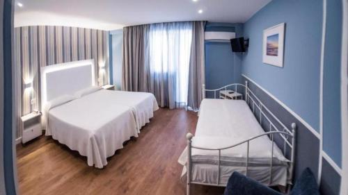 Habitación doble Balcón o Terraza Con Vistas Sofá Cama incluido 3 camas individuales del hotel La Barracuda. Foto 1