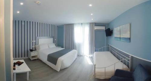 Habitación Doble - 1 o 2 camas (2 adultos + 1 niño de hasta 11 años) del hotel La Barracuda. Foto 1