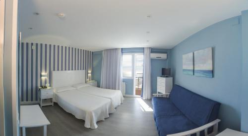 Habitación Doble con vistas al mar y a la piscina del hotel La Barracuda. Foto 6