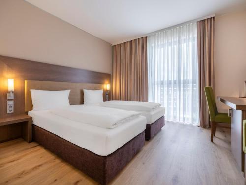 Habitación Doble Estándar - 2 camas del hotel Intercityhotel Berlin Hauptbahnhof. Foto 3