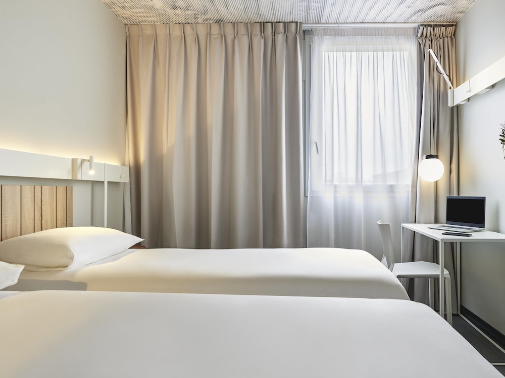 Habitación estándar, 2 camas individuales del hotel Ibis Clamart Paris Velizy. Foto 2